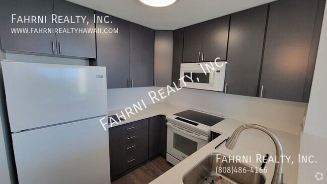 Building Photo - Pearl Two, Fully Remodeled 1 Bedroom Condo...