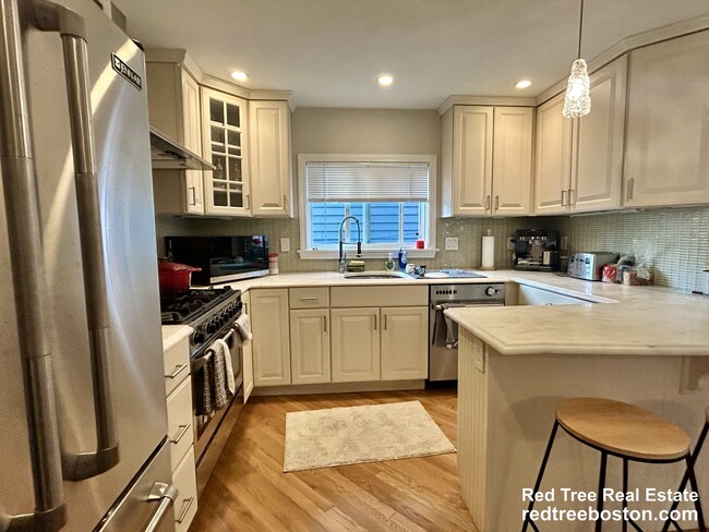 Photo - 329 W 4th St