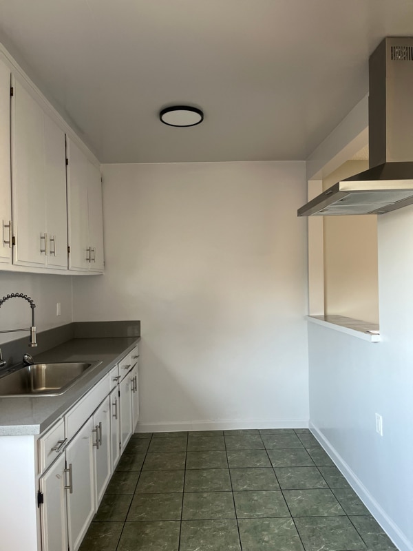 Building Photo - 7800 S Hoover St Rental