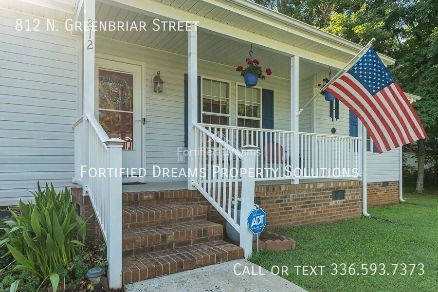 Photo - 812 N Greenbriar St