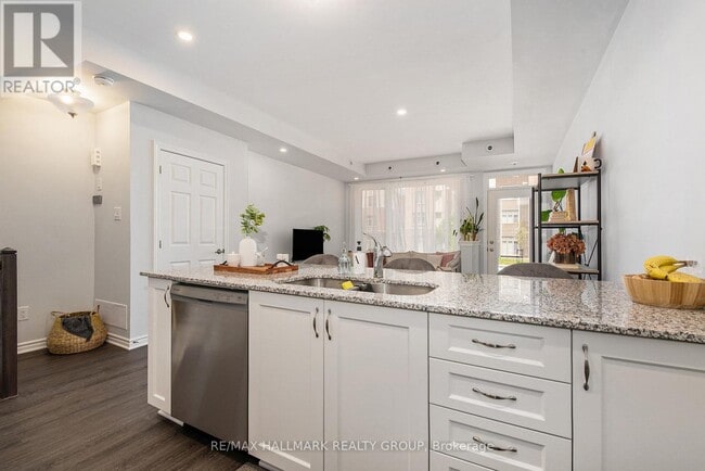 Photo - 814 Mikinak Rd.