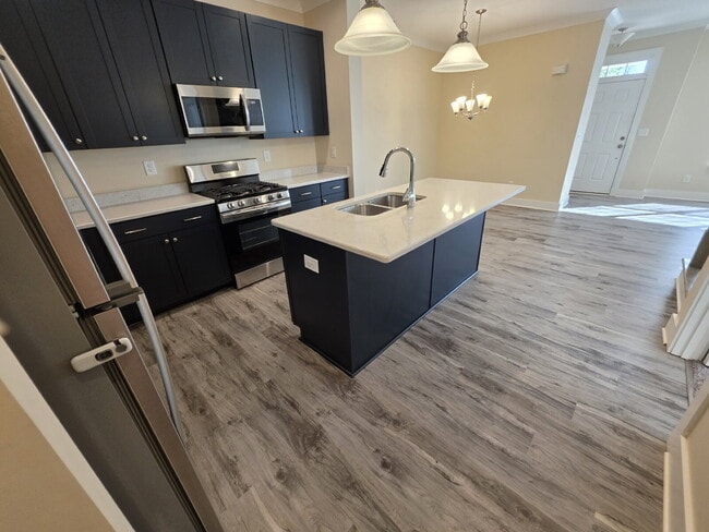 "Charming Kernersville Townhouse: Spacious 3-Bedroom Retreat with 2.5 Baths on Eastfall Street!"
