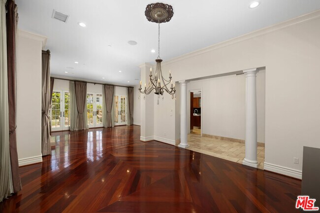 Photo - 314 N Palm Dr