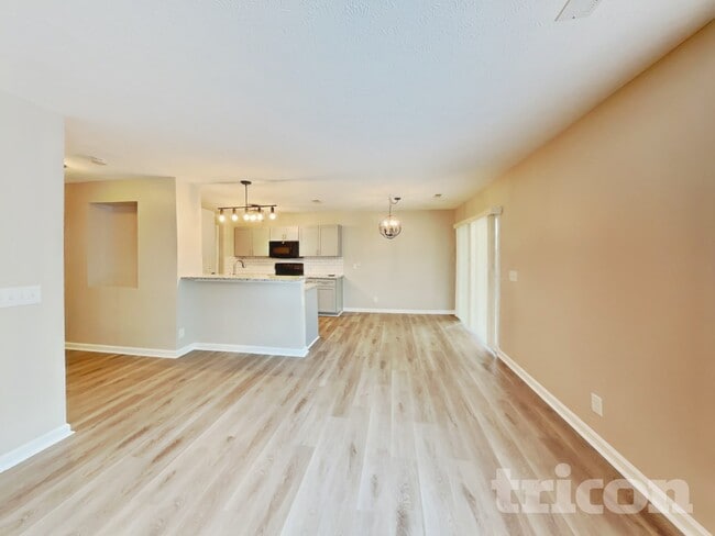 Photo - 4453 Frost St