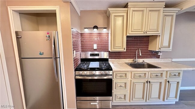 Photo - 6000 Nob Hill Dr