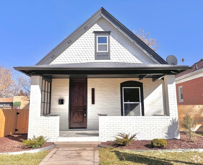 Building Photo - Newly Remodeled Home!