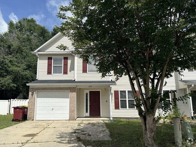 Building Photo - 5 Bedroom, 3 Bath Home Priced to Rent!