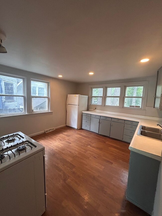 Photo - 3006 Thompson Ave Unit 1
