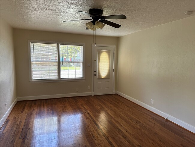 Photo - 1016 S Booth Ln