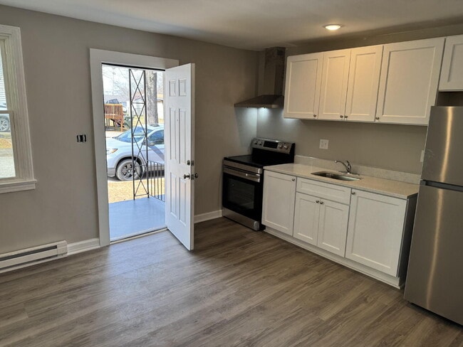 Photo - Cozy 1 Bedroom Apartment in the Heart of W. GVL. Steps from Unity Park and Pendleton St.