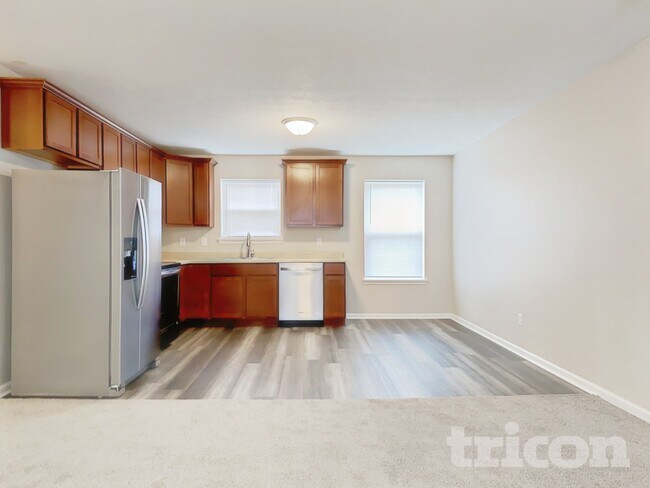 Photo - 904 W Clinton St