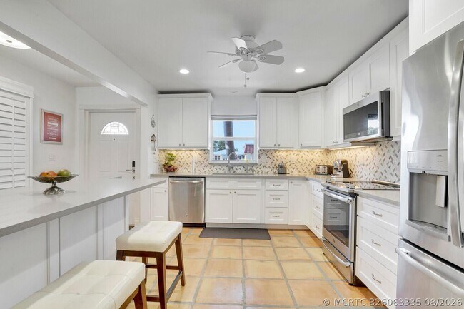 Photo - 772 Nantucket Cir Unit B