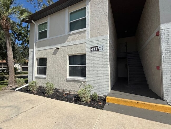 Building Photo - 2bedroom 2bath updated end Unit A