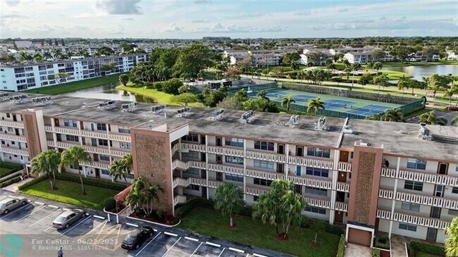 Photo - 3002 Newcastle A