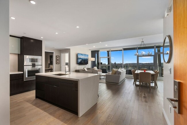 Building Photo - 2bd/2ba Bellevue Condo Unit 1806