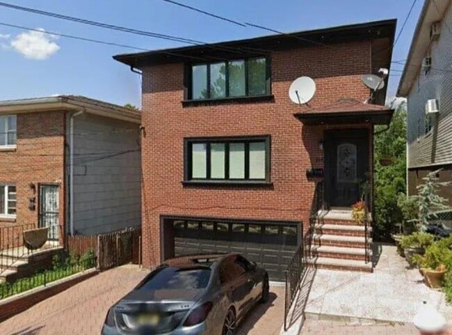 Building Photo - 1504 74th St