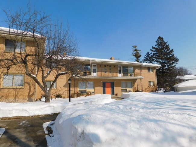 Building Photo - 3536 S 77th St