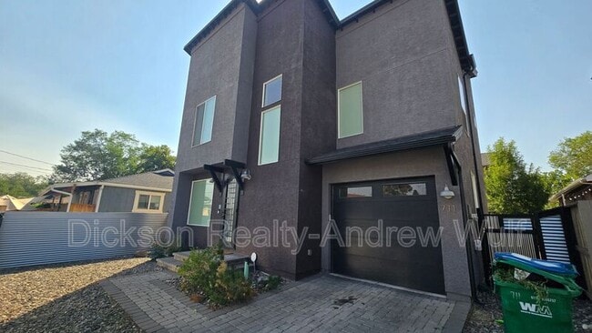 Building Photo - 711 Roberts St Rental