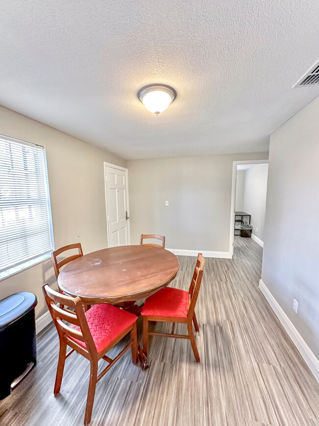 Photo - 4811 E Curtis St