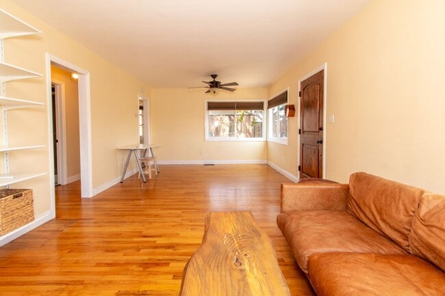 Photo - Well Maintained & Bright Detached 2 bed / 1 bath Home In Quiet Neighborhood of North Park - Peak ... Unidad 3554