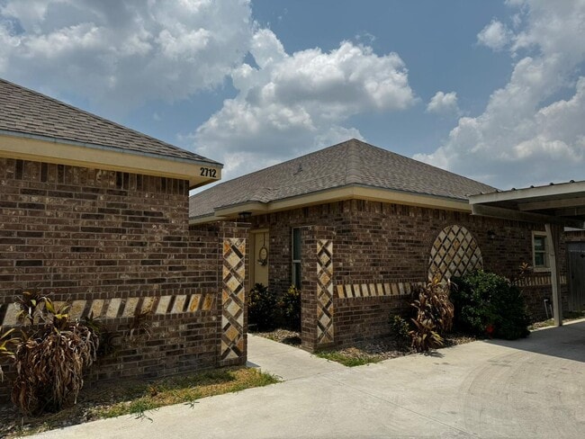 2712 E Eisenhower Ave Unit 1