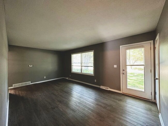 Photo - ESTABLISHED NEIGHBORHOOD!!  4 Bedroom, 2 Bath Home in Ankeny