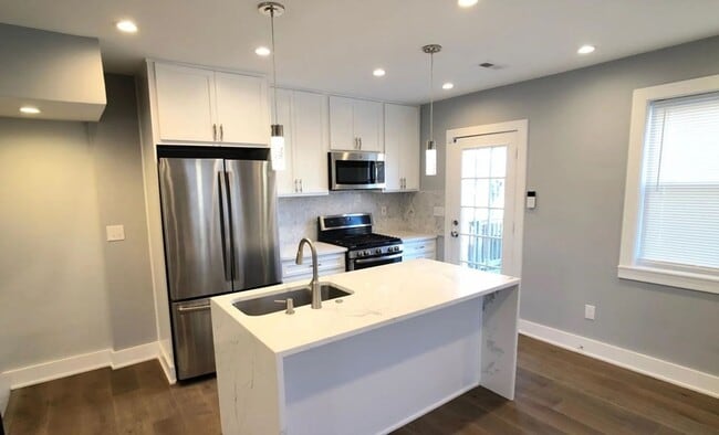 Photo - 3984 Blaine St NE