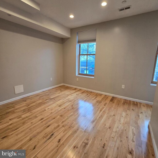 Photo - 4309 Main St Unit 2