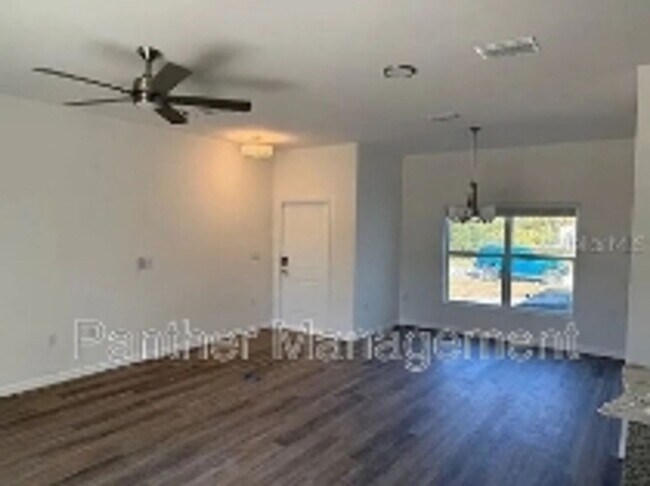 Photo - 7379 Helliwell St