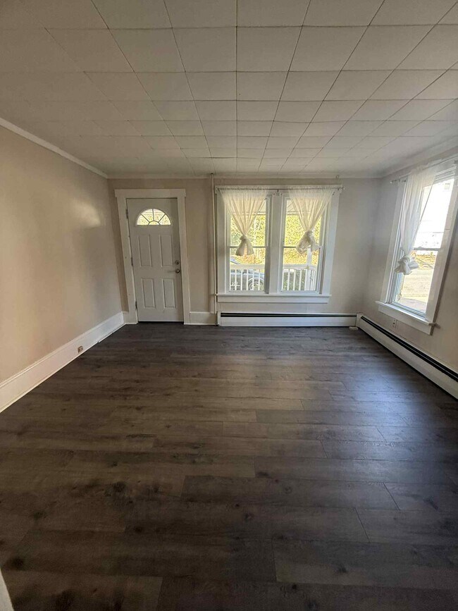 Photo - 522 E 4th St