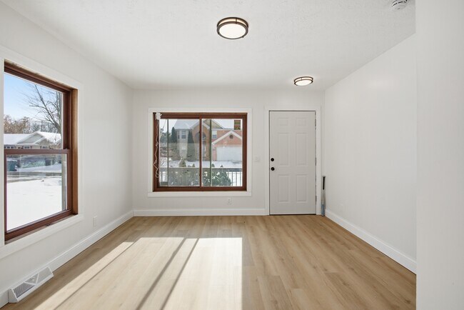 Photo - 35942 Vinewood St