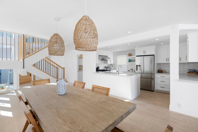 Photo - 1126 E Balboa Blvd