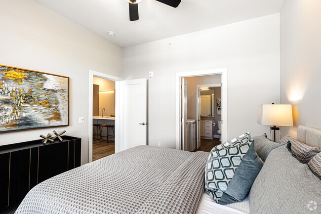 1BR, 1BA - 686SF - Bedroom