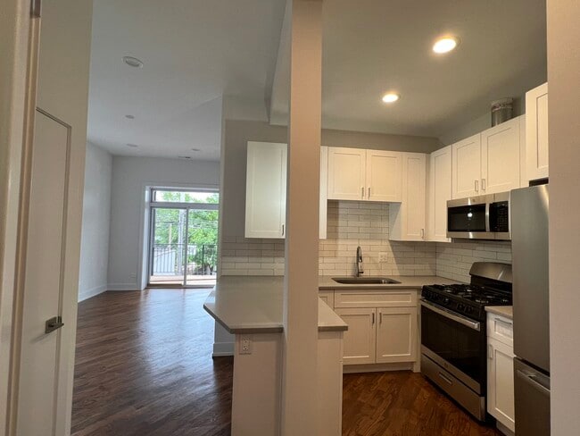 Photo - 2215 W Chicago Ave Unit 3R