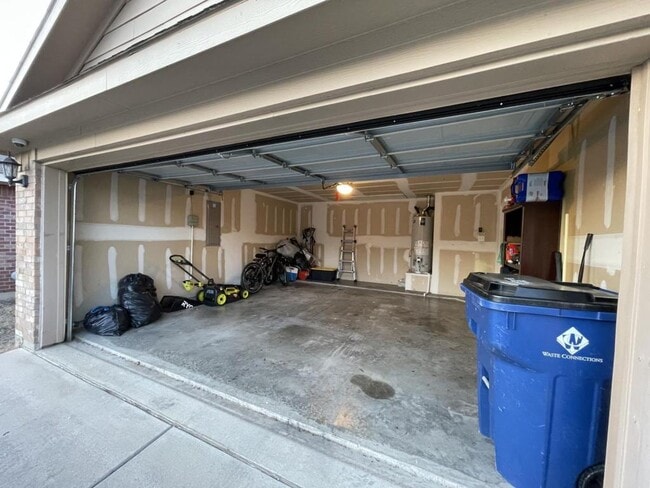 Photo - 625 Hutchins Dr