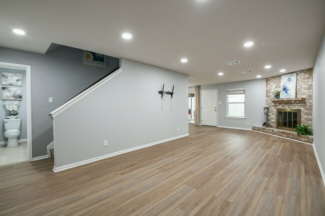 Photo - 7931 Ellinger Ln