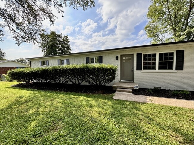 Building Photo - 120 Willow Dr
