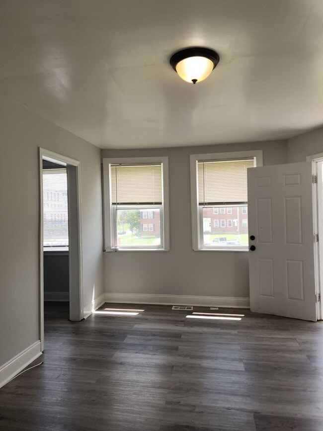 Building Photo - 1660 E Cold Spring Ln Unit 1 Rental