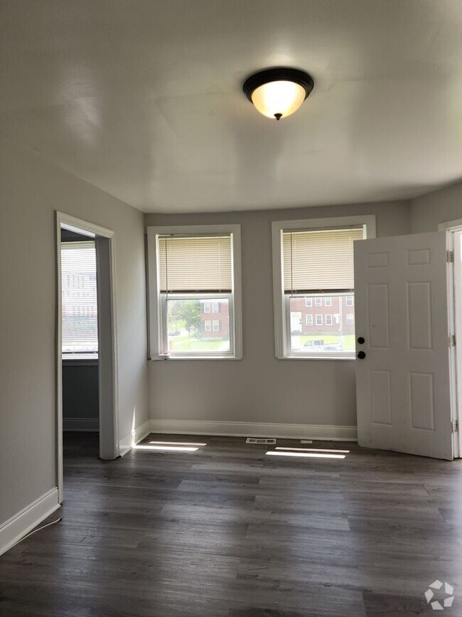 Building Photo - 1660 E Cold Spring Ln Unit 1 Rental
