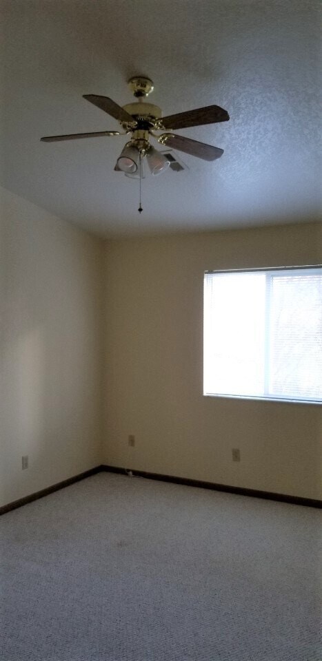 Photo - 716 Hilltop Ln