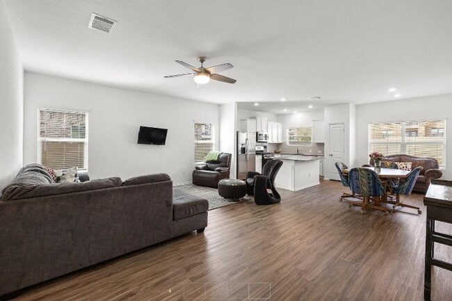 Photo - 104 Blue Blaze Trl
