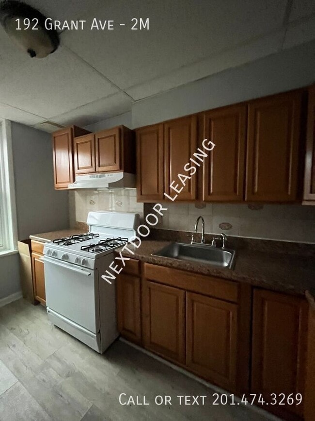 Building Photo - 192 Grant Ave Unit 2M