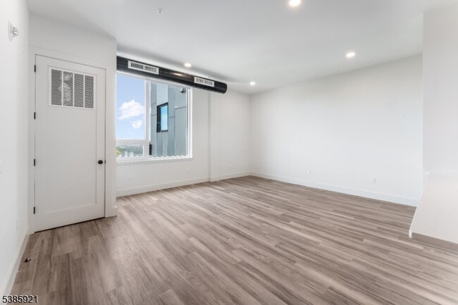Building Photo - 55 Washington St Unit 6J Rental