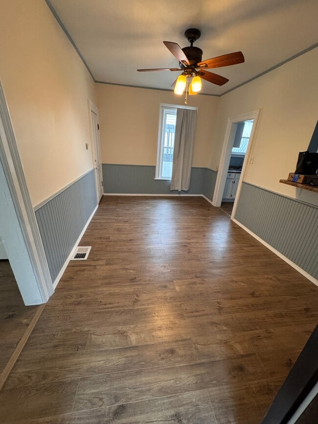 Building Photo - 709 E Centerway Unit 1