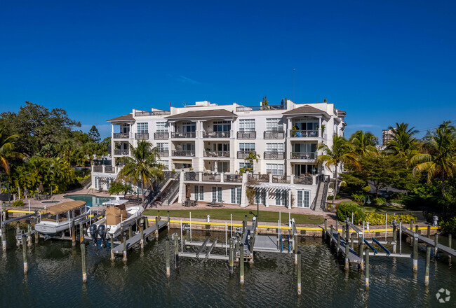 The Hudson Manor - The Hudson Manor Apartments