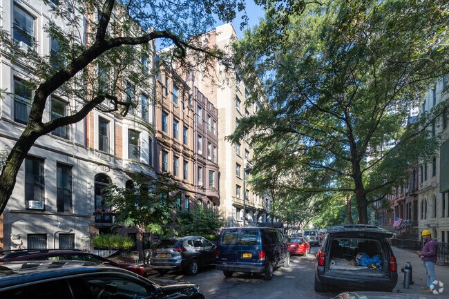 Photo - 150 W 87th St