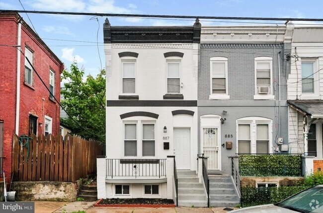 Building Photo - 887 N 46th St Rental