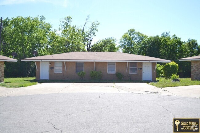 Building Photo - 802 Pecan Cir Unit A Rental