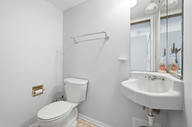 Photo - 466 Nicole Dr