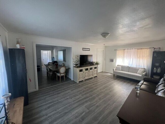 Photo - Fully Furnished 3 Bed House for Rent Campb...